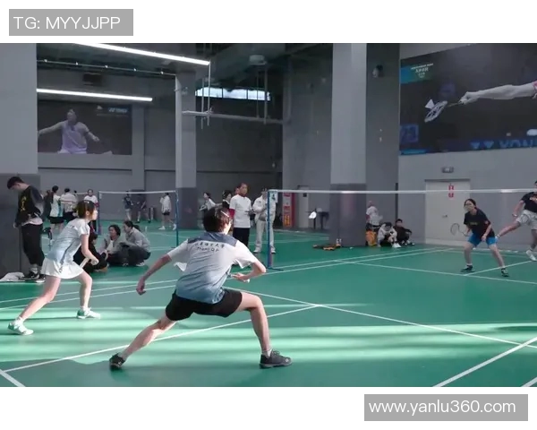 深圳羽毛球队总决赛精彩配合展现团队精神与默契之美